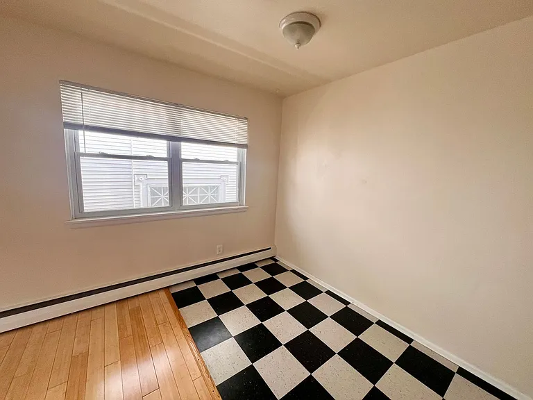 1004 E Pleasant St — Photo 5