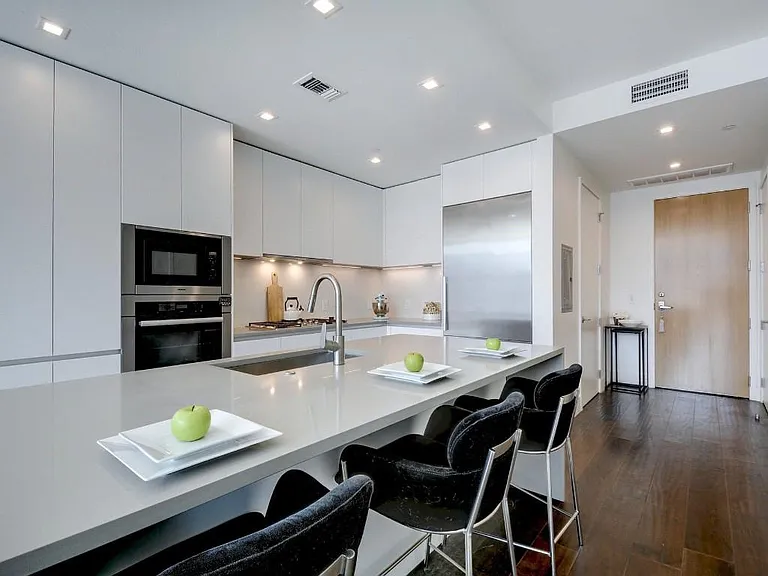 501 West Ave #703 — Photo 7