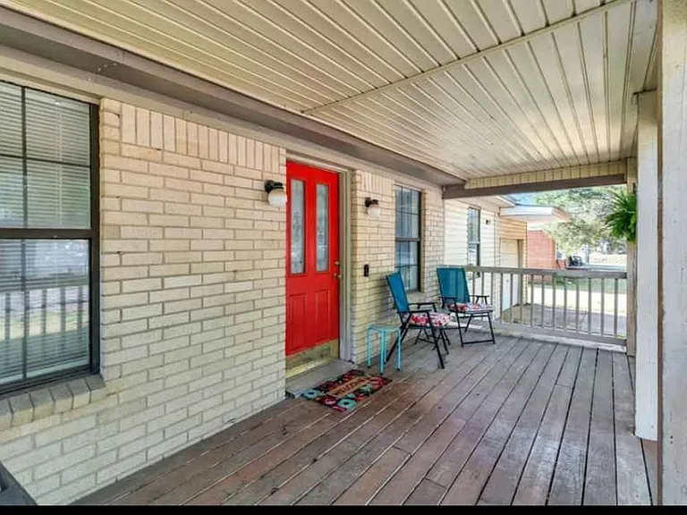 802 Benton St — Photo 3