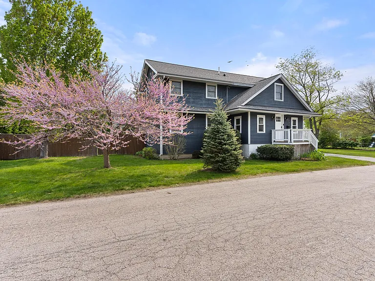 29 Versailles Ave — Photo 6
