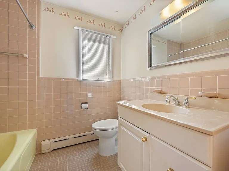 67 Barclay Dr — Photo 22