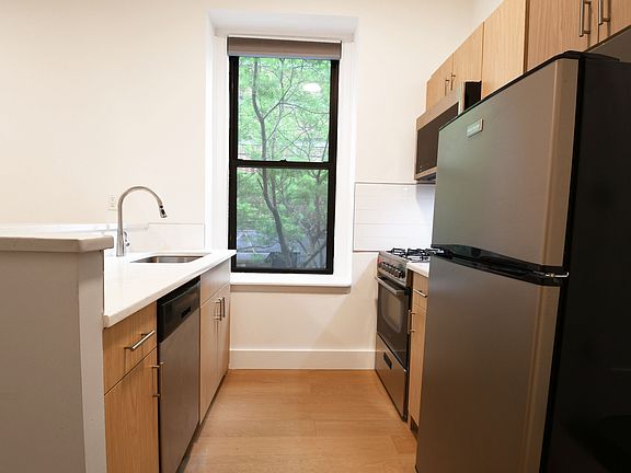 5th image of 100 W 67th St #2S