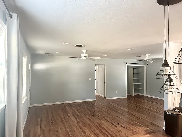 705 W 3rd St — Photo 9