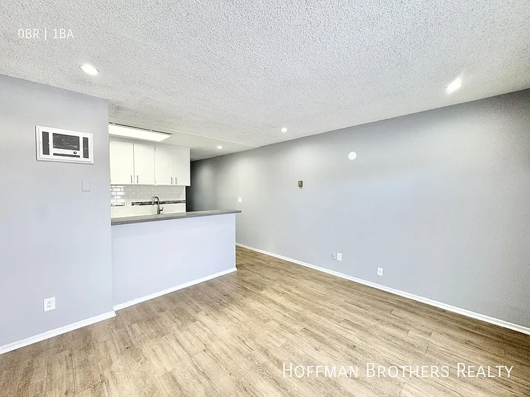 12309 Burbank Blvd #6 — Photo 5