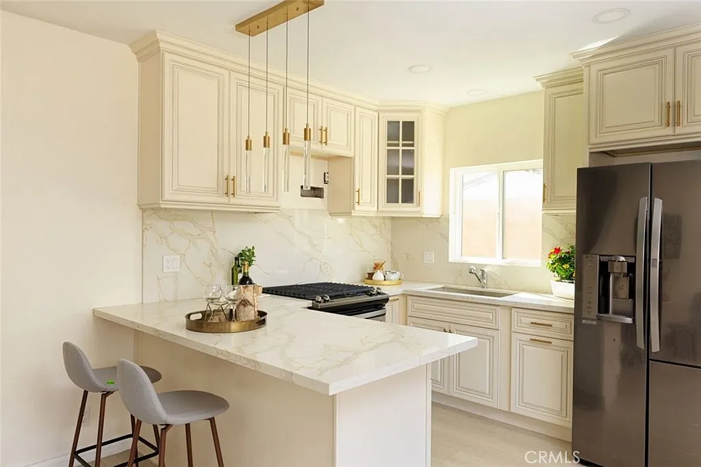 1 bed, 750 sqft, $3,200 — Photo 3
