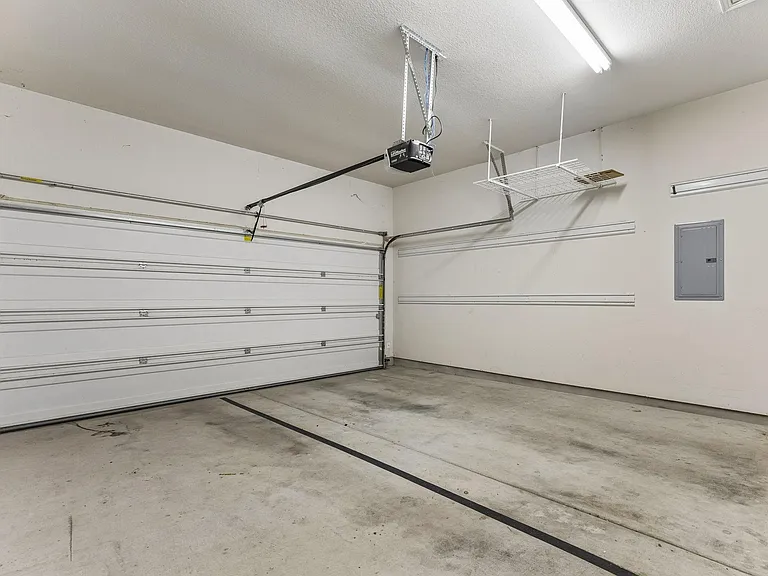2604 Lou Hollow Pl — Photo 32