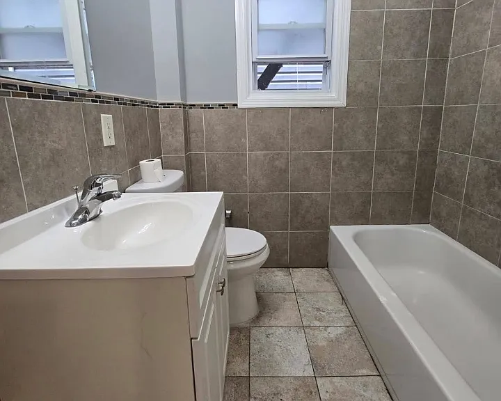 201 S 11th St #2L — Photo 8