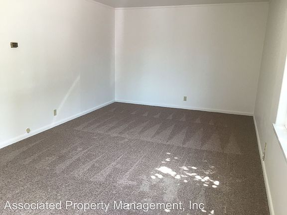 2nd image of 213 NW Adams Ave