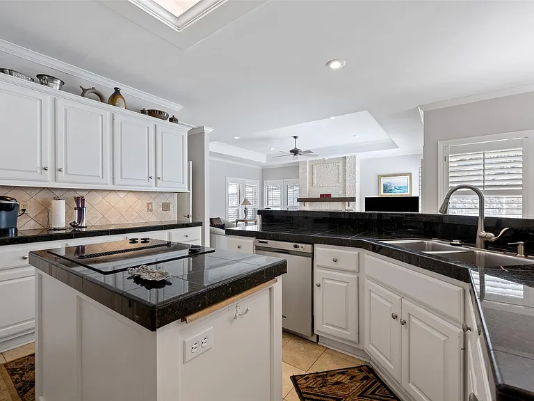 110 Squires Dr — Photo 6