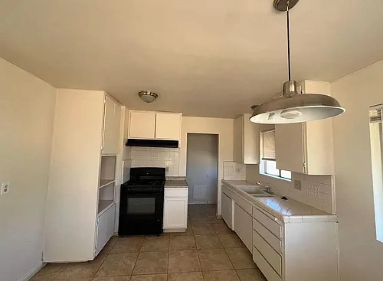 2 bed, 816 sqft, $1,600 — Photo 3
