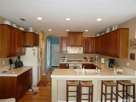 2nd image of 7157 Roycroft Dr