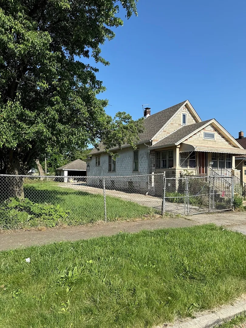 15028 Lincoln Ave photo 1