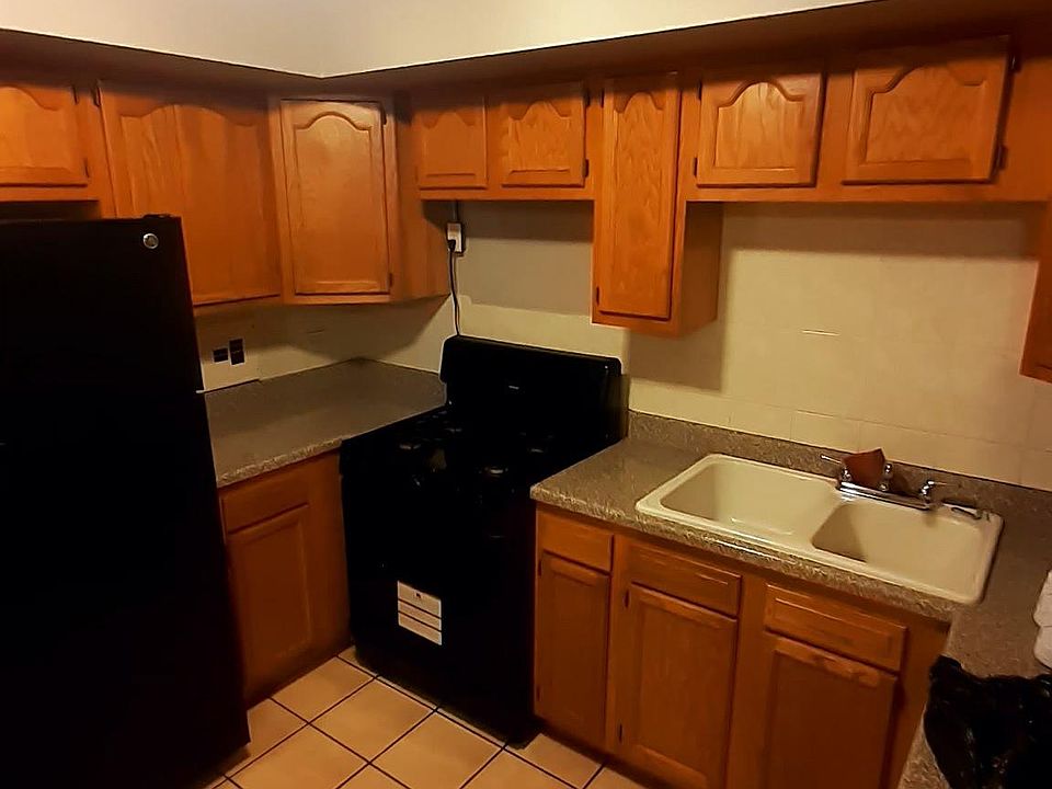 2nd image of 115 Dover Dr Unit 18
