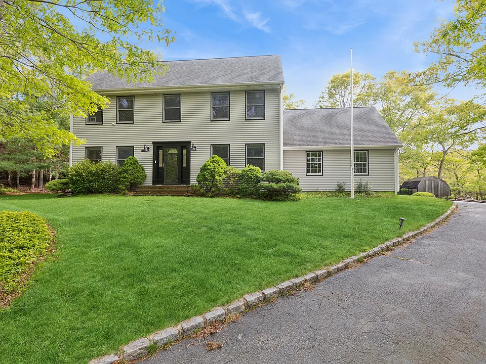 2 Red Creek Cir