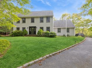 2 Red Creek Cir, Hampton Bays, NY 11946
