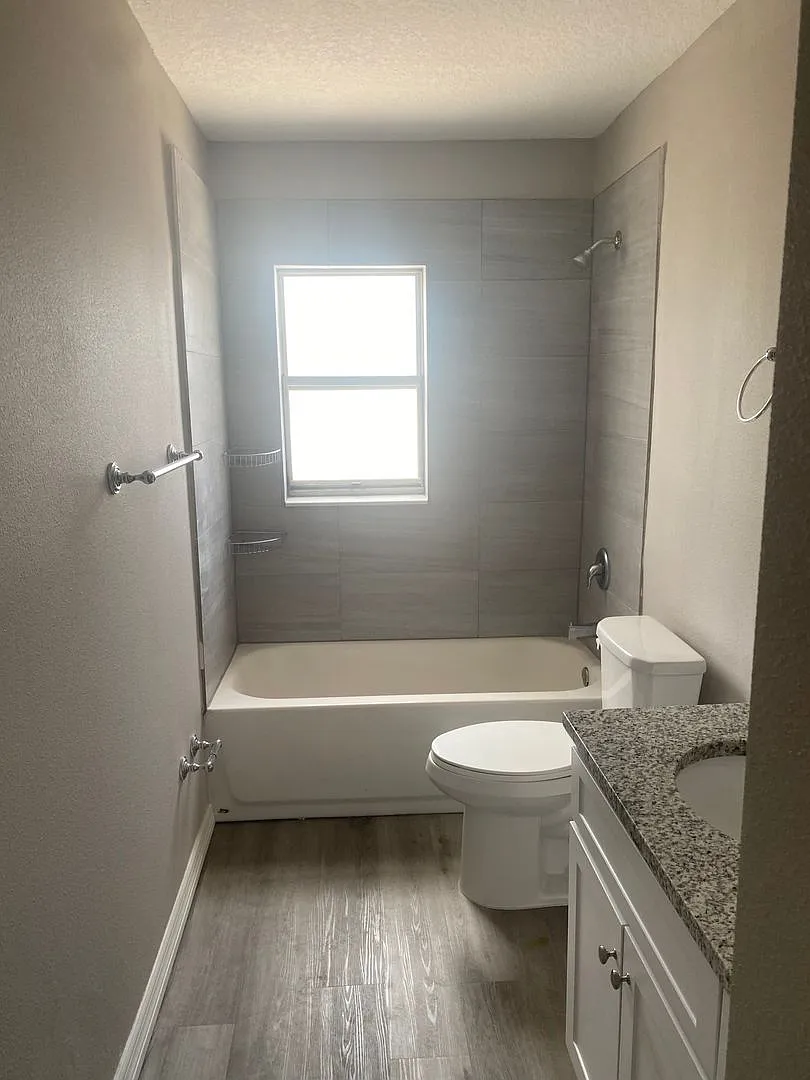 Lovely 2/1 apartment : Second Floor $1 on a first Month's rent with approved credit — Photo 3