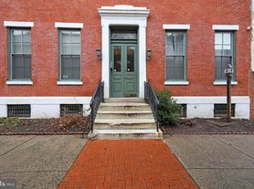 1705 Green St, Philadelphia, PA