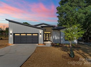 8632 Cedarbrook Dr, Charlotte, NC 28215