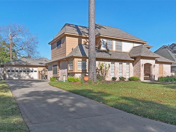 There is plenty of room for family parking in this spacious driveway. Some features to note in this home include: roof installed in 2016, HVAC systems and duct work installed in 2016, and water heater in 2014.