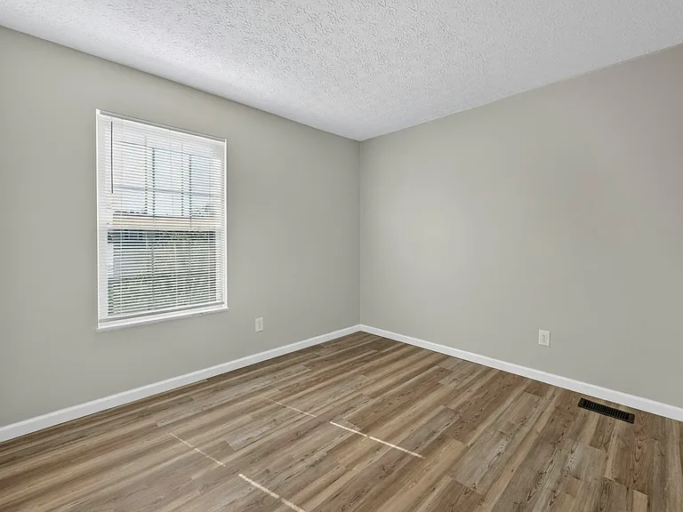 8472 Kingsley Dr — Photo 19
