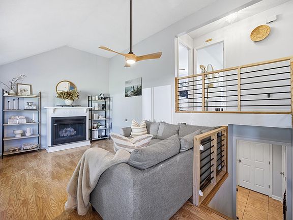 5th image of 36 Crest Cir