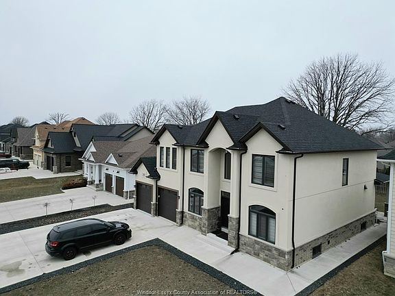 4th image of 319 Christine Ave