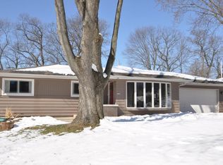2405 Indian Trl, Brookfield, WI 53045