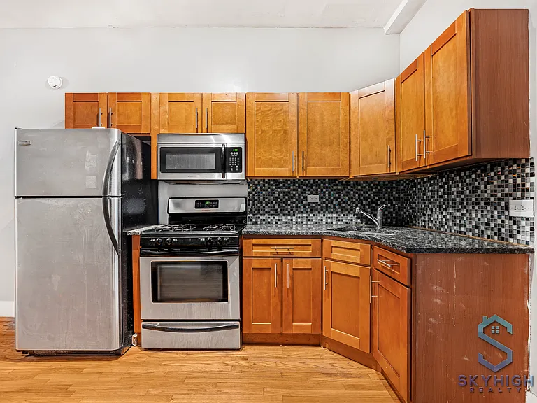 124 Manhattan Ave #1R — Photo 12