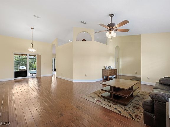 4th image of 704 Willard Ave