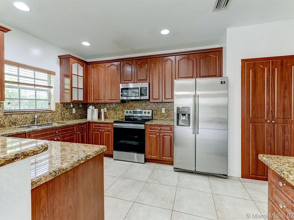 1st image of 944 NW 126th Ter