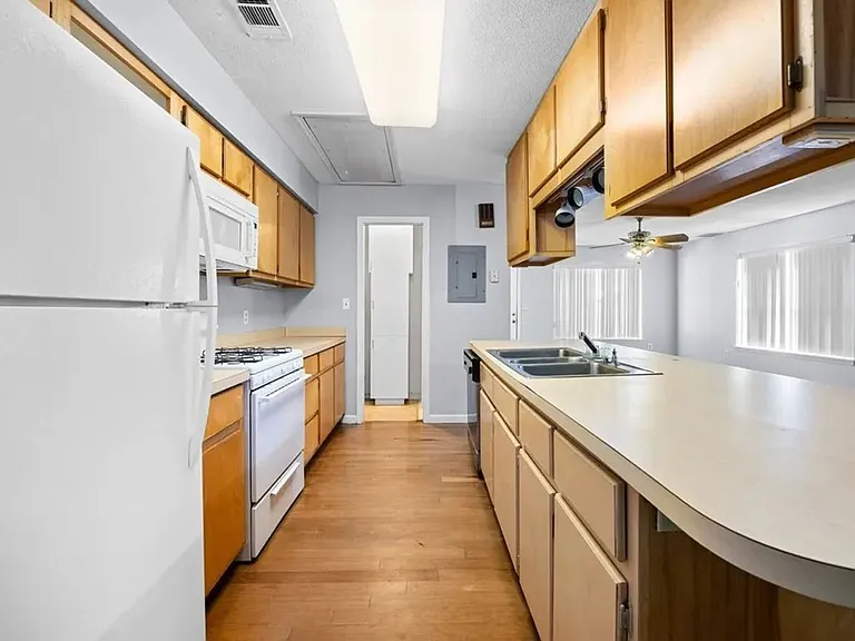 1706 Azalea Dr #638-E — Photo 6