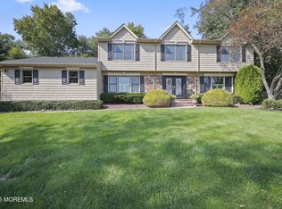 5 Mallard Ct, Manalapan, NJ 07726