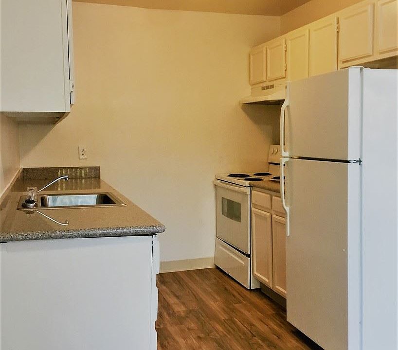 1st image of 17333-17335 SE Stark St #8