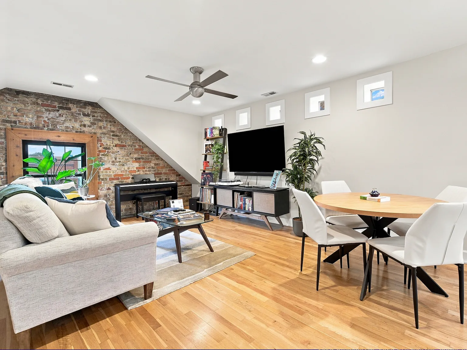 1855 W Chicago Ave — Photo 2