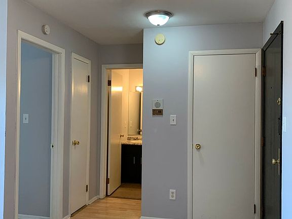 3rd image of 3930 45th St Unit 27