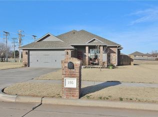 105 N Shannon Way, Mustang, OK 73064