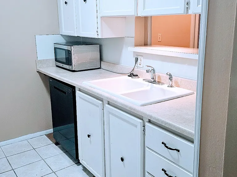 6722 S Lewis Ave — Photo 16