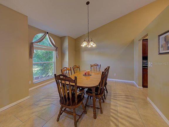5th image of 835 Royalwood Ln