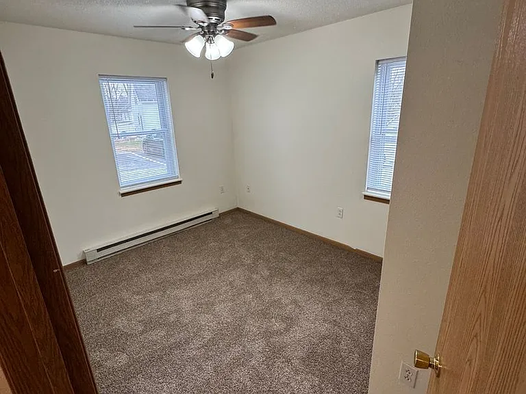 PIONEER BLUFF APARTMENTS — Photo 39