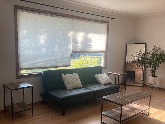 2nd image of 1015 W Columbia Ave