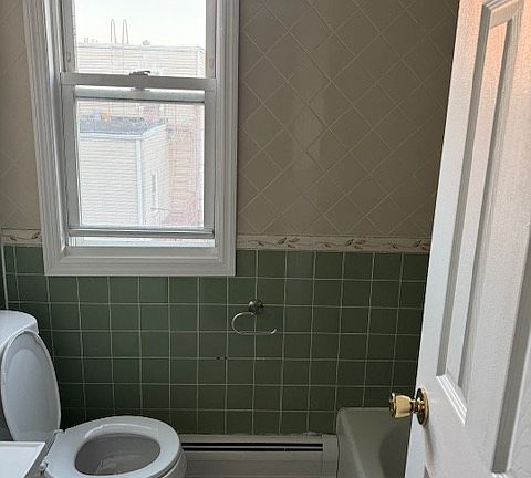4th image of 156 Summit Ave APT 2R