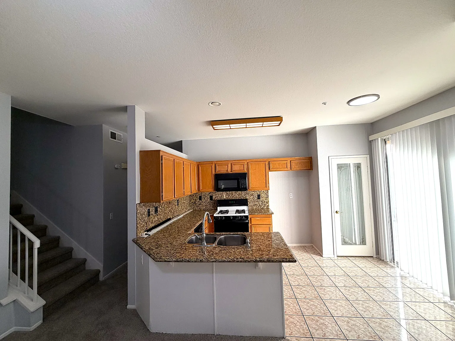 5 bed, 2268 sqft, $3,500 — Photo 3