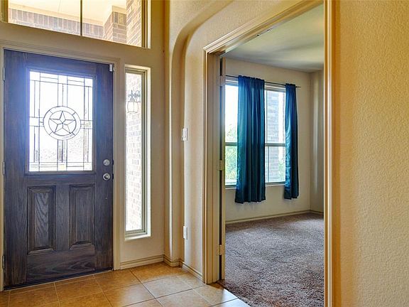 4th image of 1033 Doe Meadow Dr