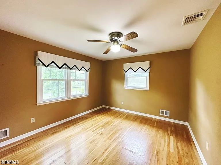 21 Meadowview Rd — Photo 18