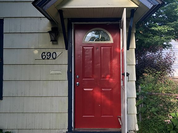 2nd image of 690 Manomin Ave