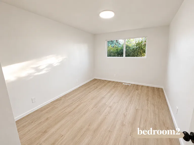 1008 Anacortes Ave NE — Photo 6