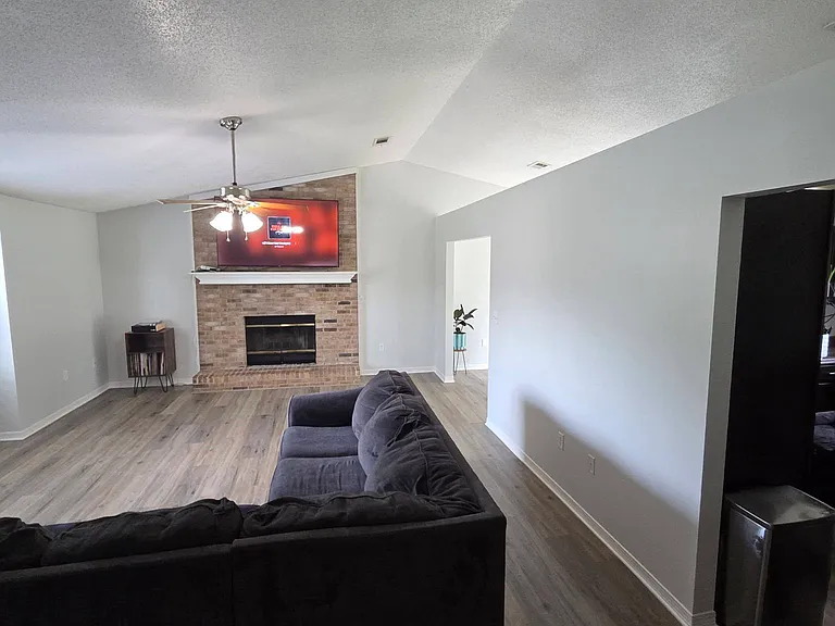 205 Southview Dr — Photo 17