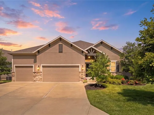 22208 W 121st St, Olathe, KS 66061