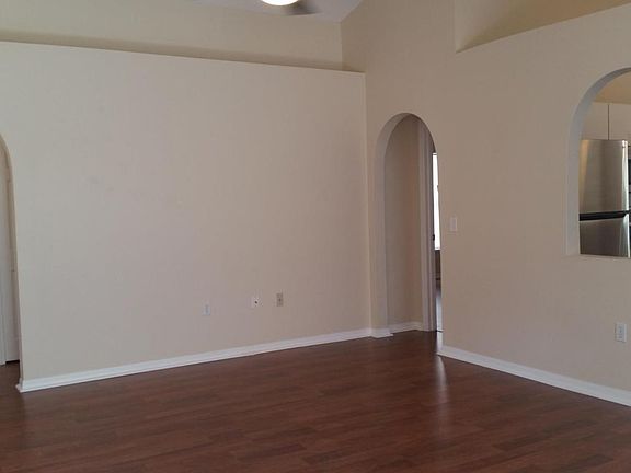 5th image of 8305 Oak Crossing Dr W