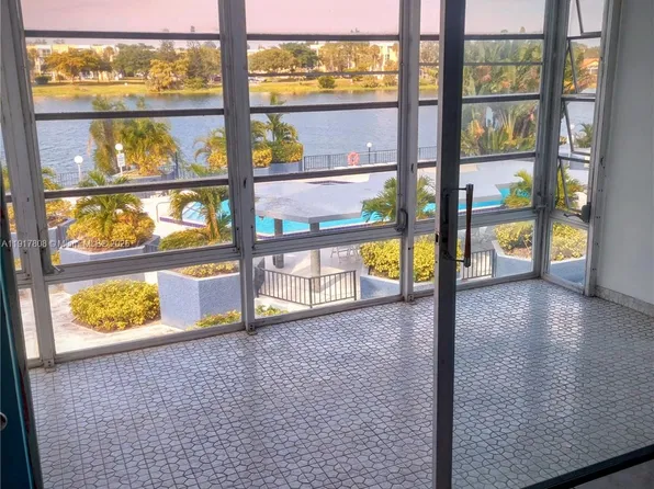 877 NE 195th St APT 318, Miami, FL 33179